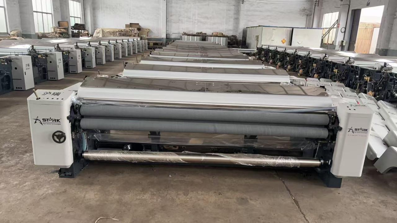 High Speed 8100 Model Water Jet Looms